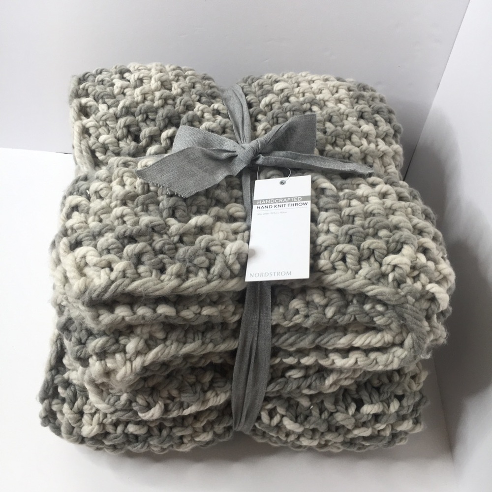 NWT Nordstrom’s Hand Knit Throw! - Picture 4 of 5
